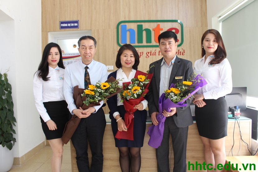Toàn cảnh tư vấn (Dân trí): Cơ hội việc làm cho nhân sự trẻ trong ngành Du lịch Copy of oie Z8NDGk3lFQzz
