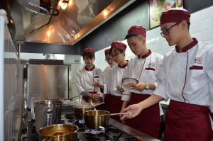 Kỹ năng để trở thành người đầu bếp giỏi Thuc hanh nau an 2 1