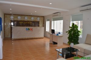 Tố chất để trở thành lễ tân khách sạn oie err6BiBkhVSX