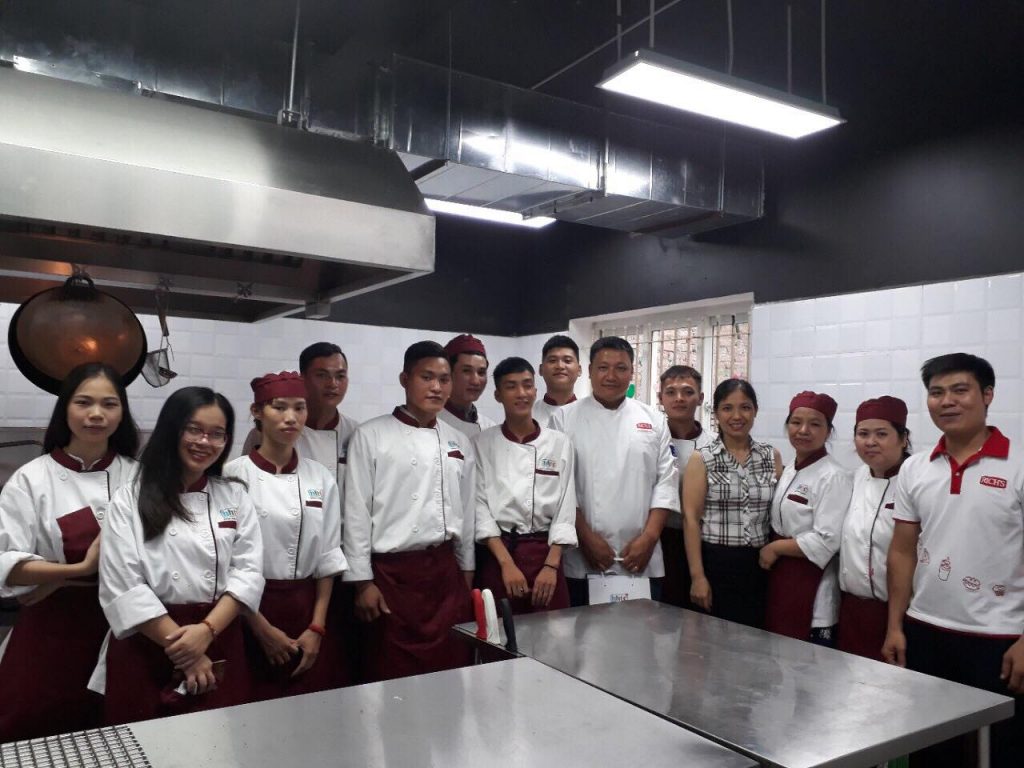 Workshop làm bánh ngọt cùng Rich Products Việt Nam 34667645 10215963927799916 6633159144188674048 n