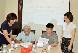 Lễ ký kết tác đào tạo song bằng giữa Trường Trung cấp Nghề Du lịch Hà Nội & THPT Hồ Tùng Mậu Anh Le ki ket song bang HTM HHTC 3 1