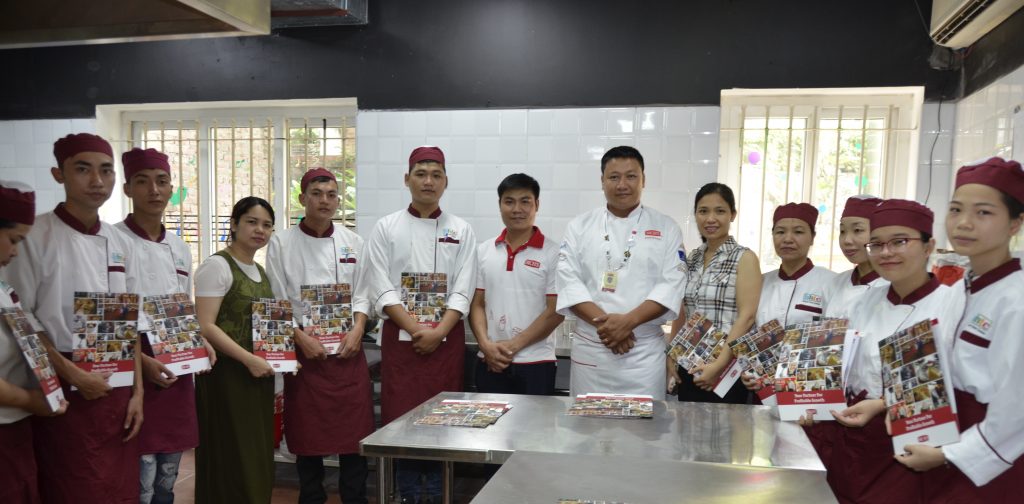 Workshop làm bánh ngọt cùng Rich Products Việt Nam DSC0528 e1528446858838
