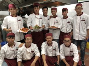 Khám phá ngày học đầu tiên của Lớp Kỹ thuật chế biến món ăn z1088551165797 75aa2f0707c1896e6a70d6324f20a4dc