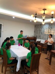 Học Nghiệp vụ nhà hàng chuyên nghiệp cùng học viên HHTC FB05