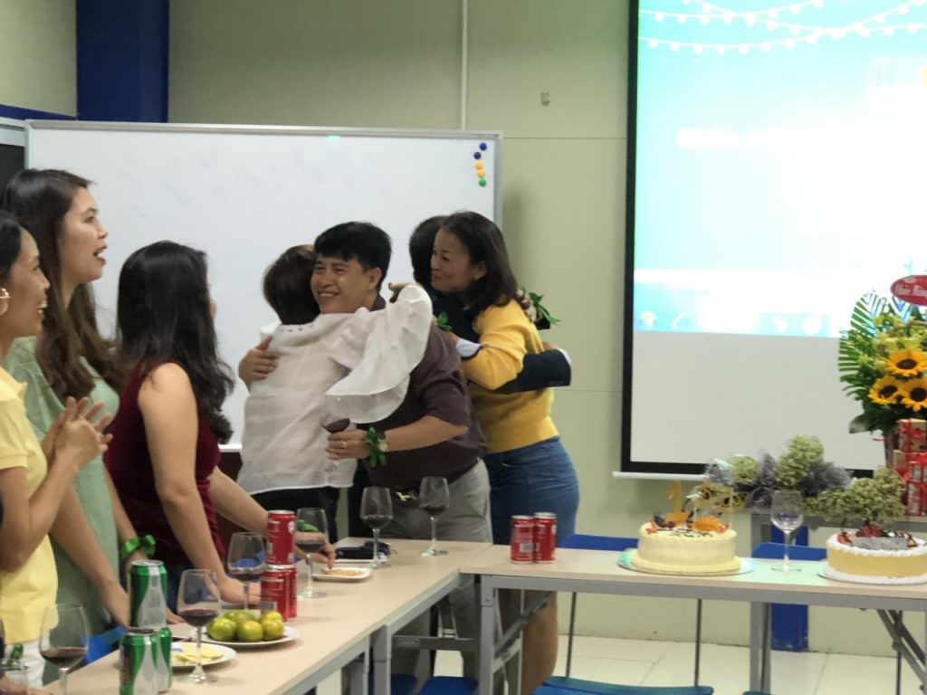 Trường HHTC tổ chức chúc mừng cơ sở mới tròn 1 tuổi và ngày 20/10 z1148904210796 eb15d8ec259f00b0f48ca63c4bb29568
