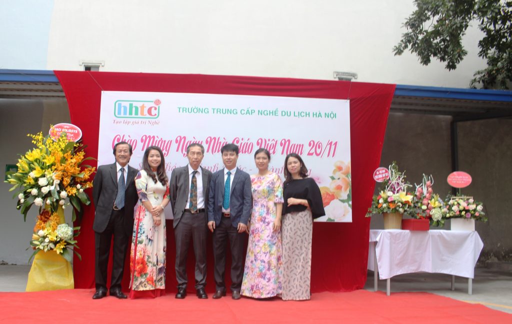 Trường Du lịch Hà Nội: Rộn ràng chào mừng Ngày Nhà Giáo Việt Nam 20/11 IMG 3937