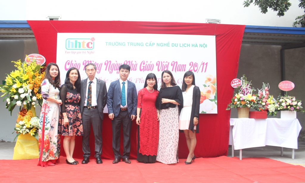 Trường Du lịch Hà Nội: Rộn ràng chào mừng Ngày Nhà Giáo Việt Nam 20/11 IMG 3942