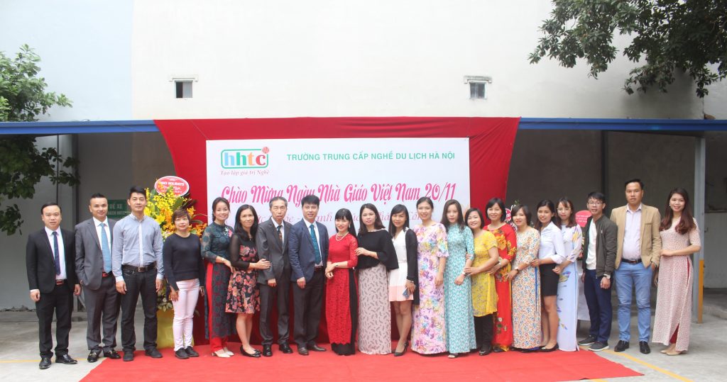 Trường Du lịch Hà Nội: Rộn ràng chào mừng Ngày Nhà Giáo Việt Nam 20/11 IMG 3944