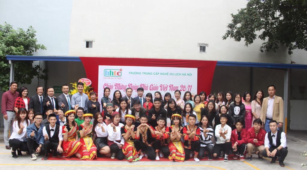 Trường Du lịch Hà Nội: Rộn ràng chào mừng Ngày Nhà Giáo Việt Nam 20/11 IMG 3949