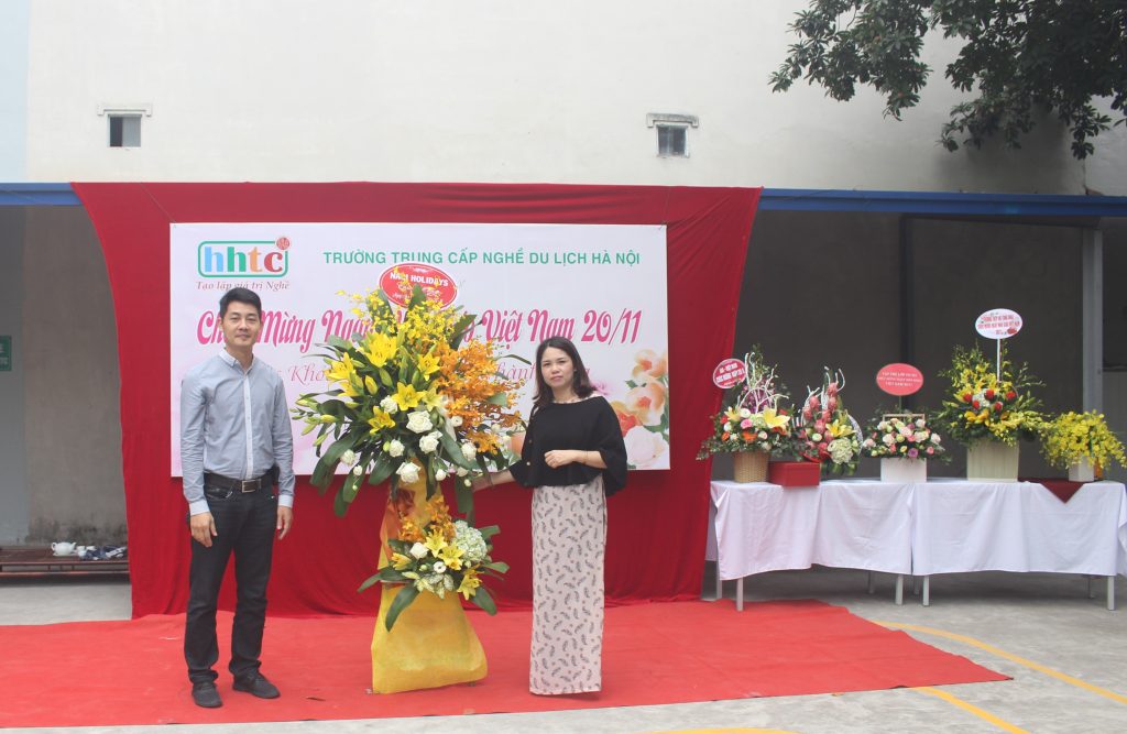 Trường Du lịch Hà Nội: Rộn ràng chào mừng Ngày Nhà Giáo Việt Nam 20/11 IMG 4119