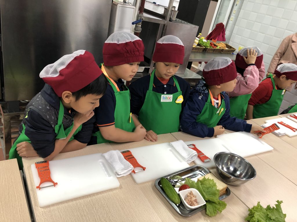 Một ngày làm "Đầu Bếp nhí" cùng các học sinh trường Tiểu học H.A.S 20190107 022517164 iOS