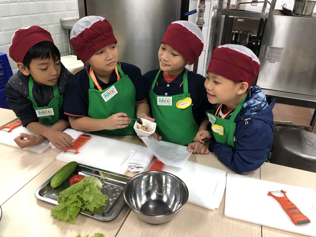 Một ngày làm "Đầu Bếp nhí" cùng các học sinh trường Tiểu học H.A.S 20190107 022724556 iOS