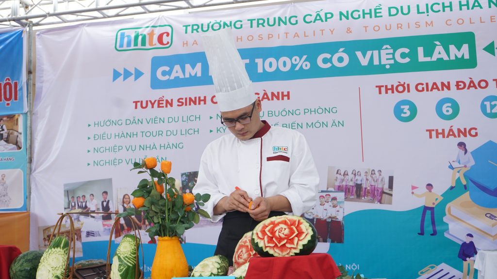 Bạn trẻ chọn nghề theo nhu cầu thị trường DSC06777