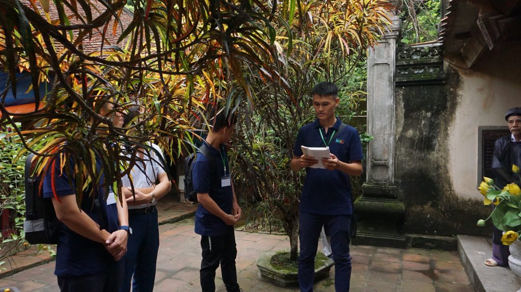 Khám phá Làng cổ Đường Lâm cùng học viên Trường Trung cấp Du lịch Hà Nôi DSC08067