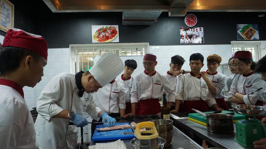 "Định hướng nghề Đầu bếp" cùng Chef Tổng Khách sạn 5* DSC00388