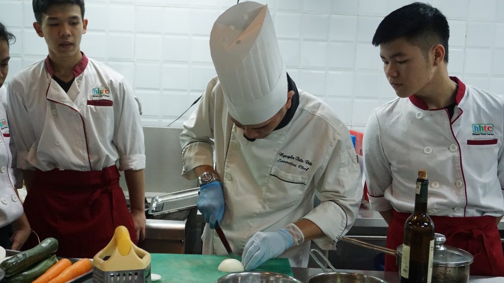 "Định hướng nghề Đầu bếp" cùng Chef Tổng Khách sạn 5* DSC00393