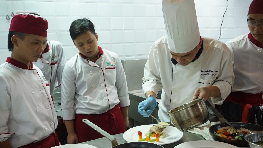 "Định hướng nghề Đầu bếp" cùng Chef Tổng Khách sạn 5* DSC00427