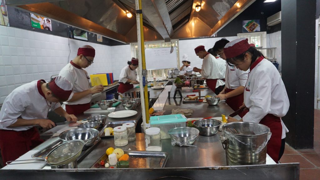 Những bất ngờ về nghề đầu bếp bây giờ bạn mới biết 1 Những bất ngờ về nghề đầu bếp bây giờ bạn mới biết DSC00521