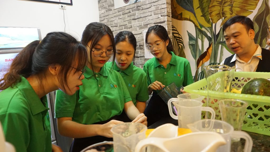 Du học sinh “trốn” Covid về nước học nghề nhà hàng, nấu ăn DSC09344