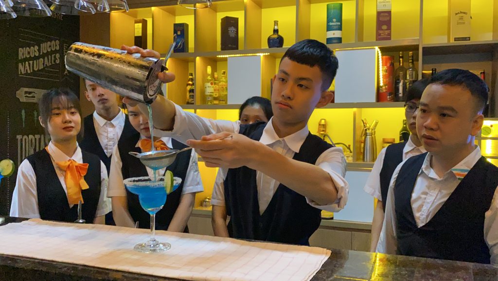 Kỹ thuật Pha chế (Bartender) 2021 04 27 10 27 IMG 0503