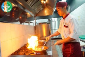 Có Nên Học Khóa Học Đầu Bếp Chuyên Nghiệp? Lợi Ích Và Cơ Hội Nghề Nghiệp