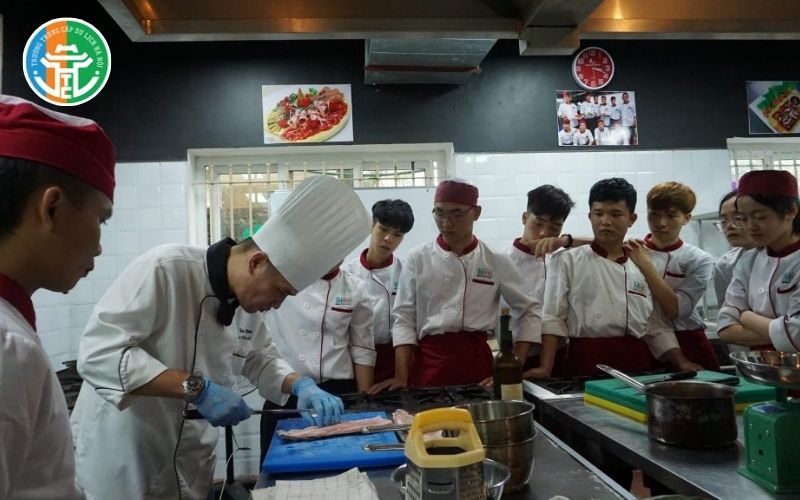 Học Nghề Đầu Bếp Có Khó Không? Tìm Hiểu Ngay!