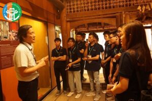 Hướng Dẫn Viên Du Lịch Chuyên Nghiệp: Bí Quyết Và Kỹ Năng Cần Có