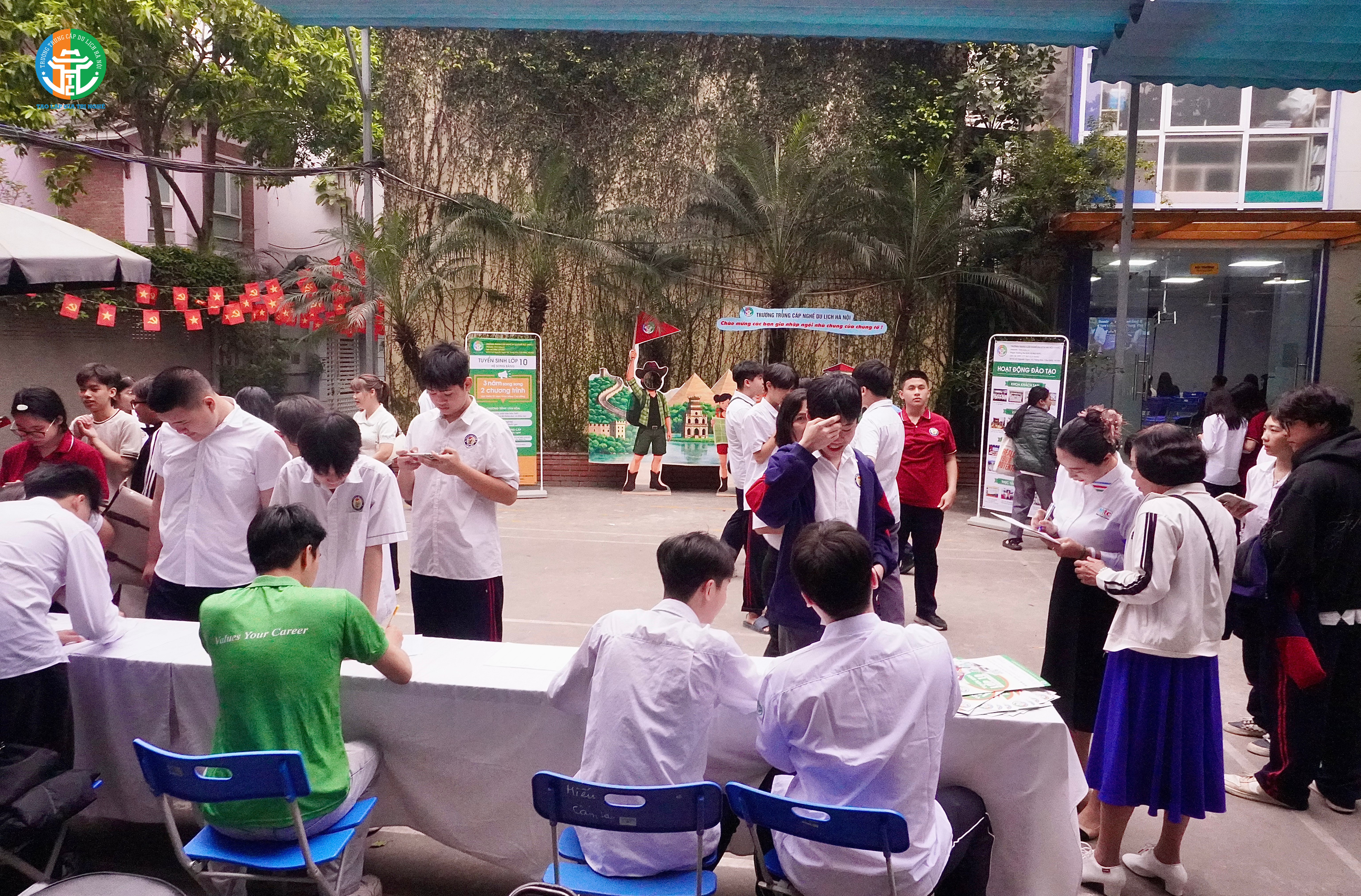 Một ngày là học viên HHTC: Hành trình trải nghiệm cực cháy cùng các bạn nhỏ khối 9 12