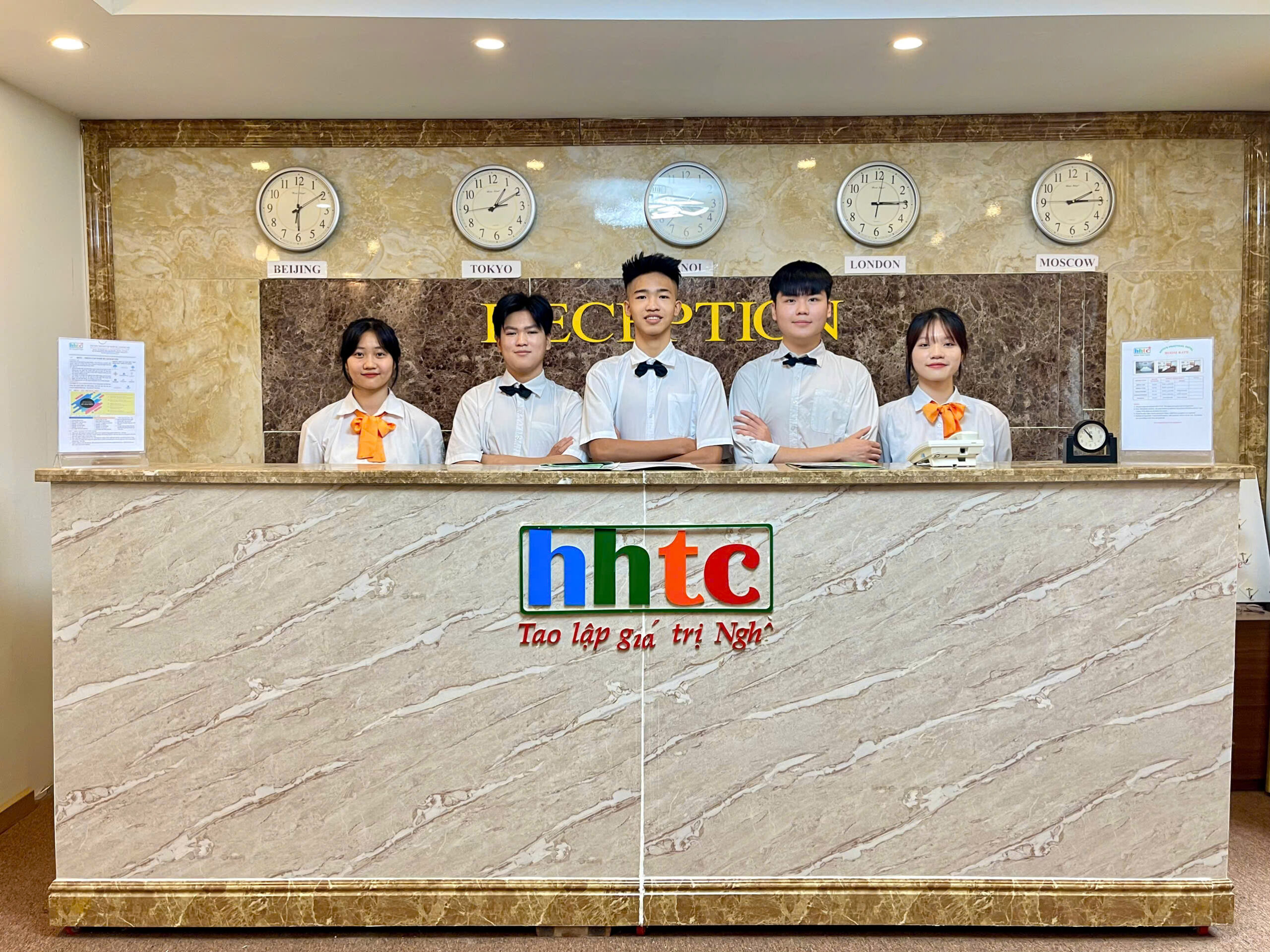 Học Quản trị khách sạn tại Hà Nội ra làm gì? Cơ hội nghề nghiệp và lộ trình thăng tiến z7635811467400 95a47544adb5c3ecb488486240c8987c scaled