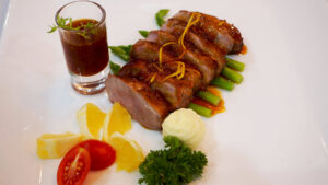 Bí quyết trang trí món Âu đẹp mắt chỉ trong 5 phút cho người mới bắt đầu