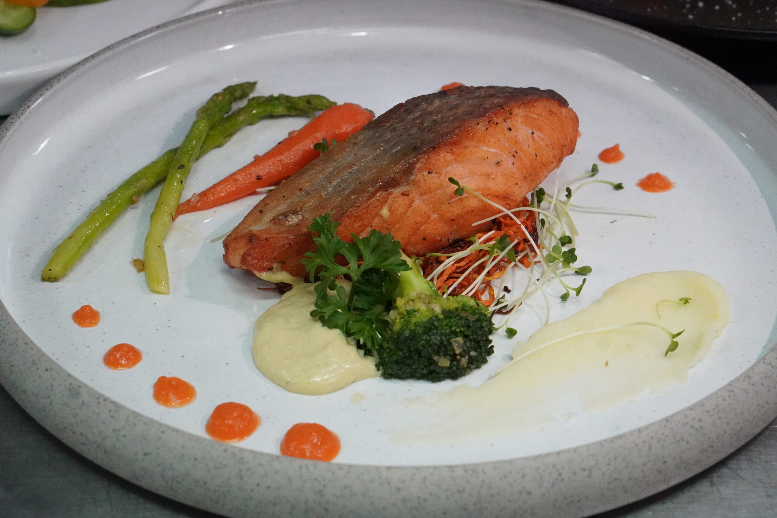 Bí quyết trang trí món Âu đẹp mắt chỉ trong 5 phút cho người mới bắt đầu