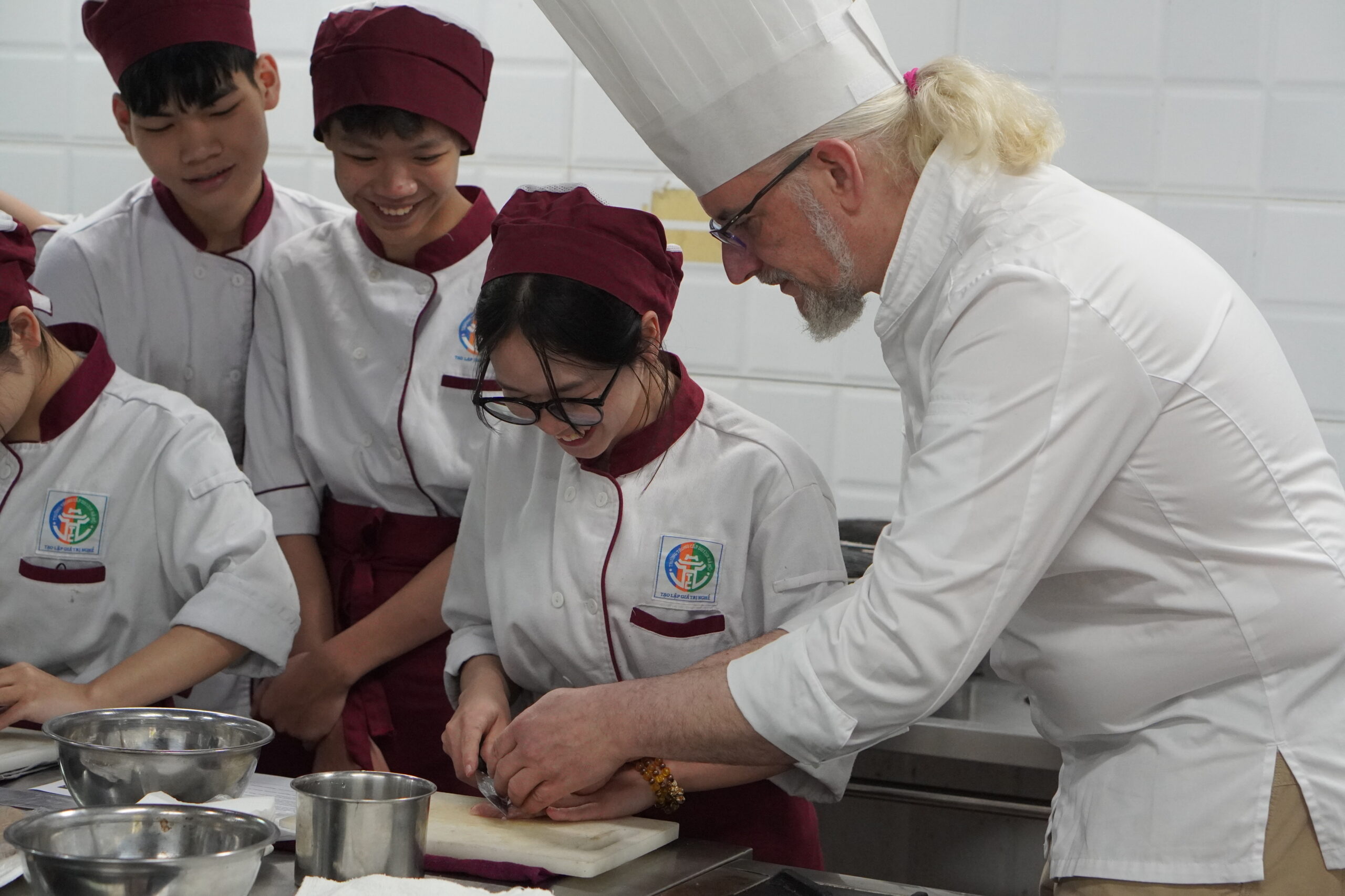 Bí quyết trang trí món Âu đẹp mắt chỉ trong 5 phút cho người mới bắt đầu