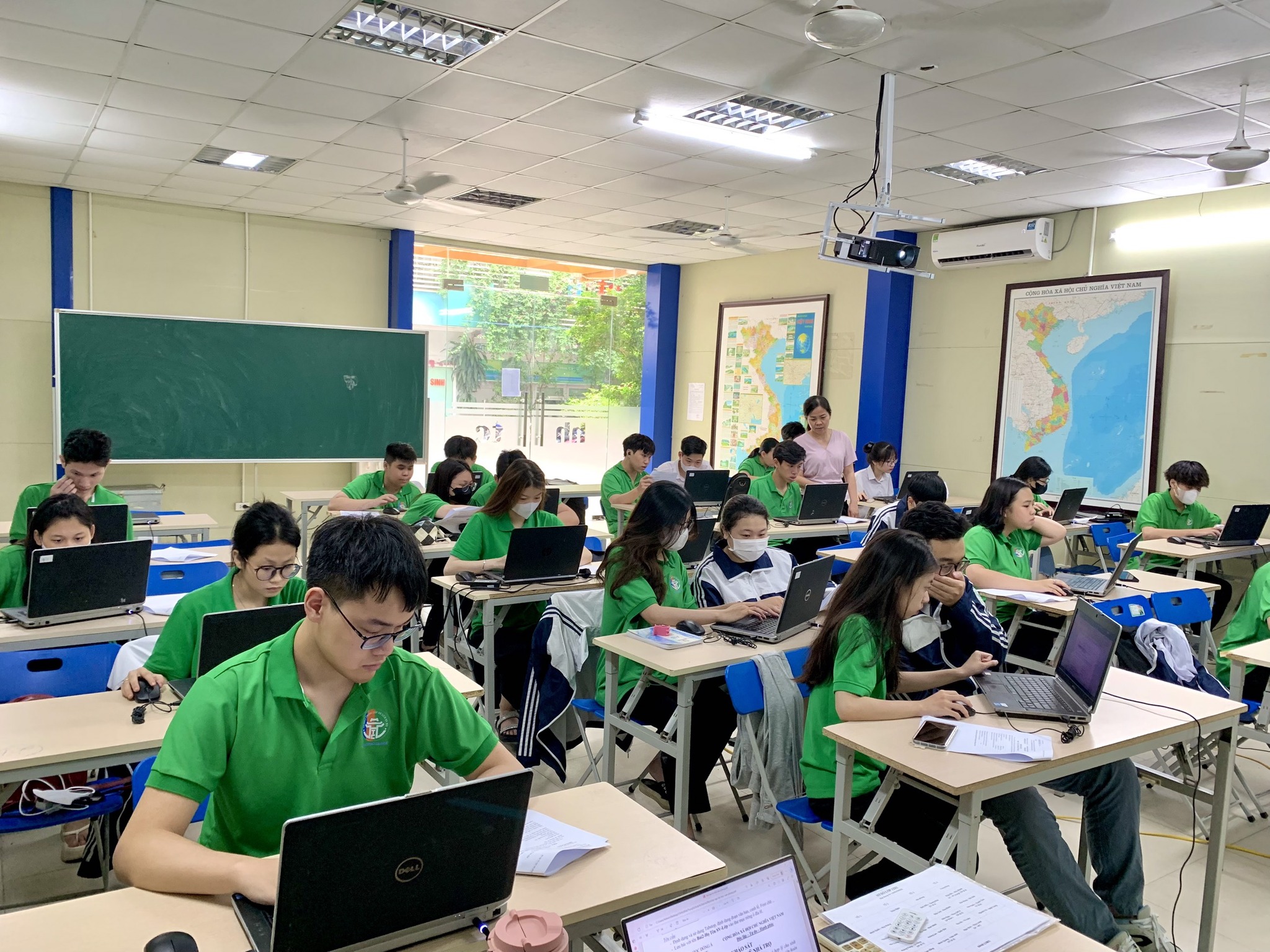 So sánh chi phí học THPT truyền thống và hệ Song bằng 9+ tại Hà Nội 2026