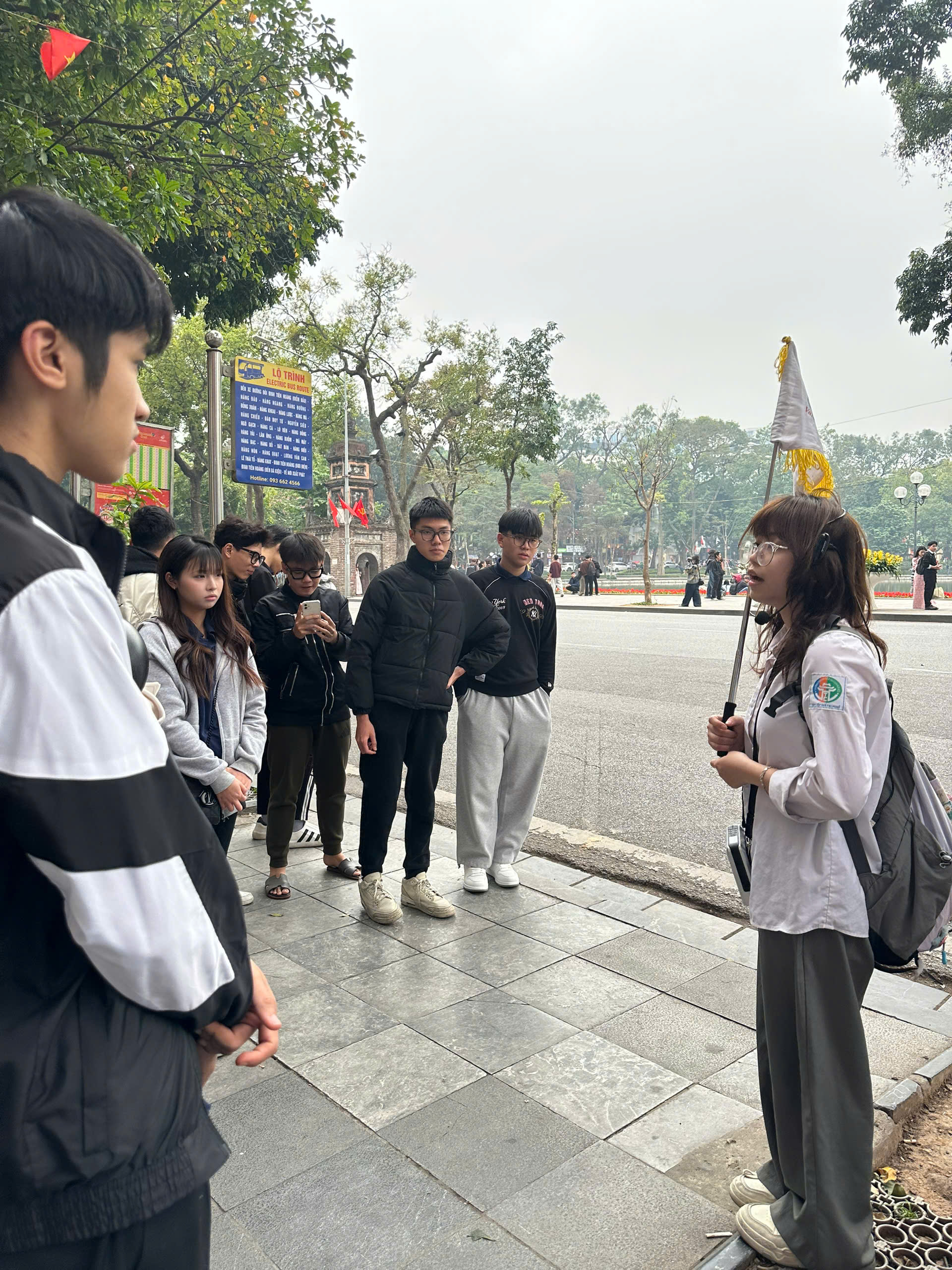 Lớp Hướng dẫn du lịch thực hành thuyết minh tại các tuyến điểm di sản Thủ đô