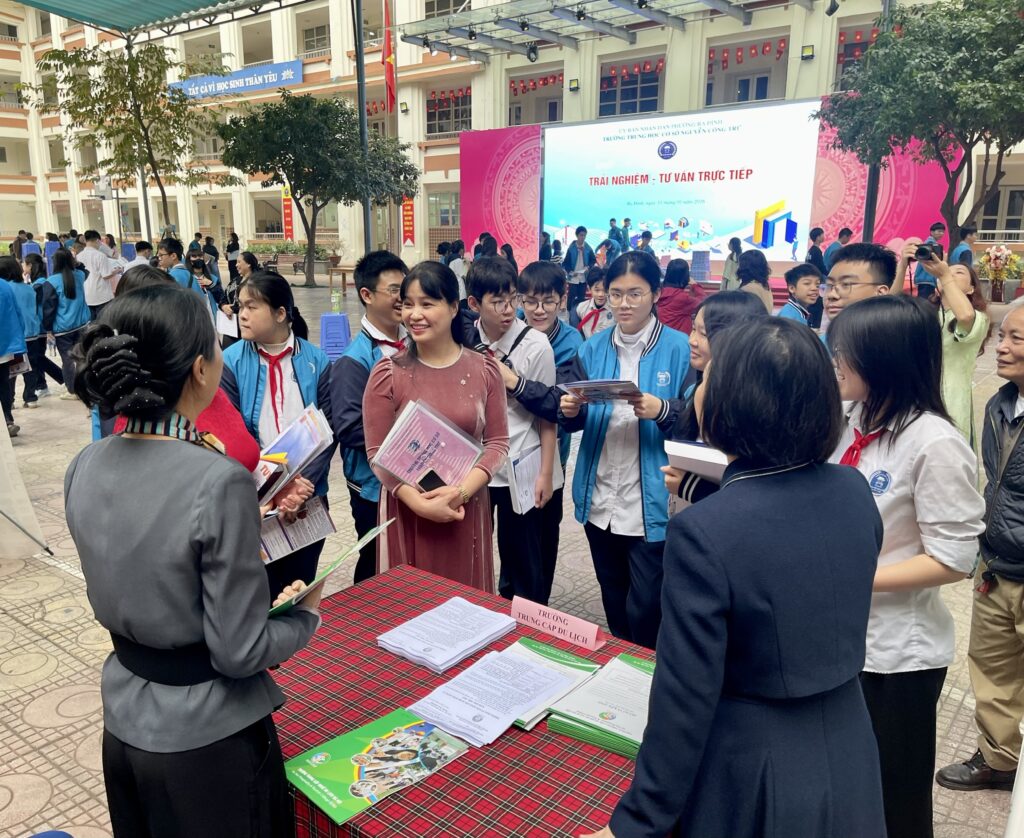 Tuyển sinh lớp 10 hệ học nghề tại Hà Nội: Những điều phụ huynh cần biết