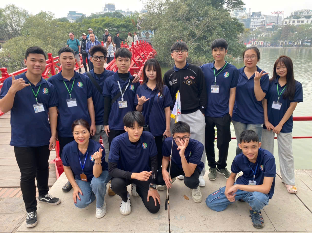 Kỹ năng xử lý tình huống khi dẫn khách tham quan Phố Cổ Hà Nội mùa cao điểm