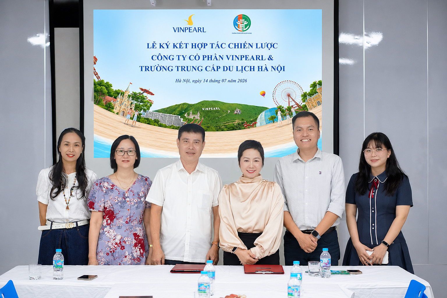 Lễ ký kết hợp tác giữa Trường Trung cấp Nghề Du lịch Hà Nội và Vinpearl 2 Lễ ký kết hợp tác giữa Trường Trung cấp Nghề Du lịch Hà Nội và Vinpearl