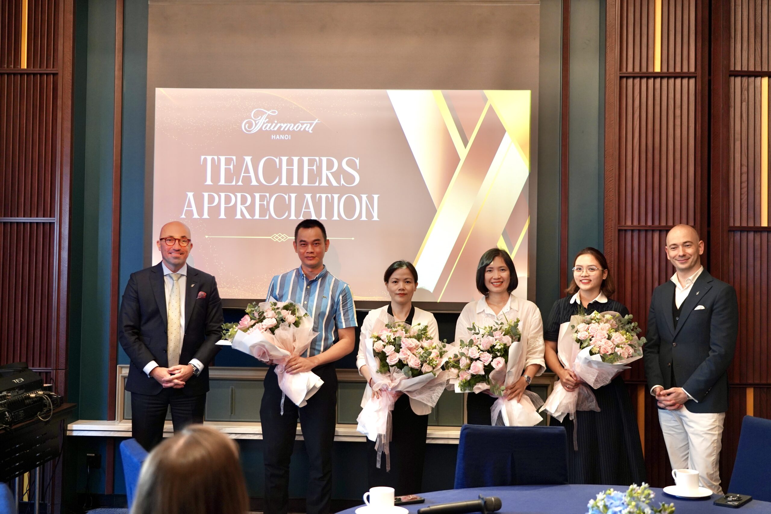Lễ tốt nghiệp thực tập sinh HHTC tại Khách sạn 5 sao Fairmont Hanoi DSC07488 scaled