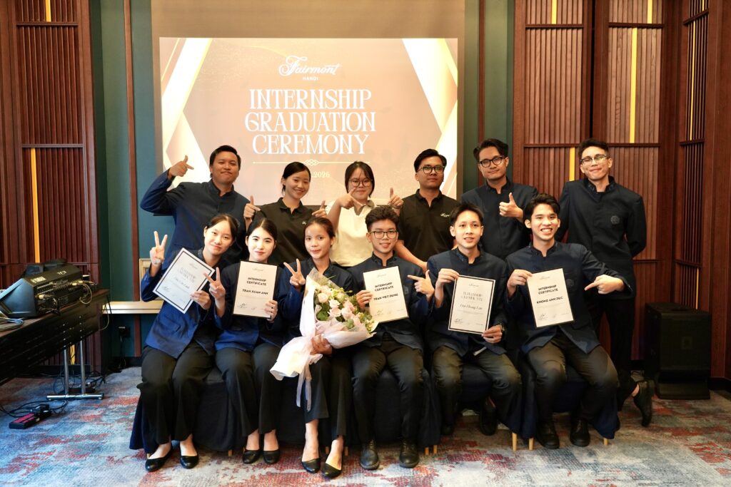 Lễ tốt nghiệp thực tập sinh HHTC tại Khách sạn 5 sao Fairmont Hanoi DSC07880
